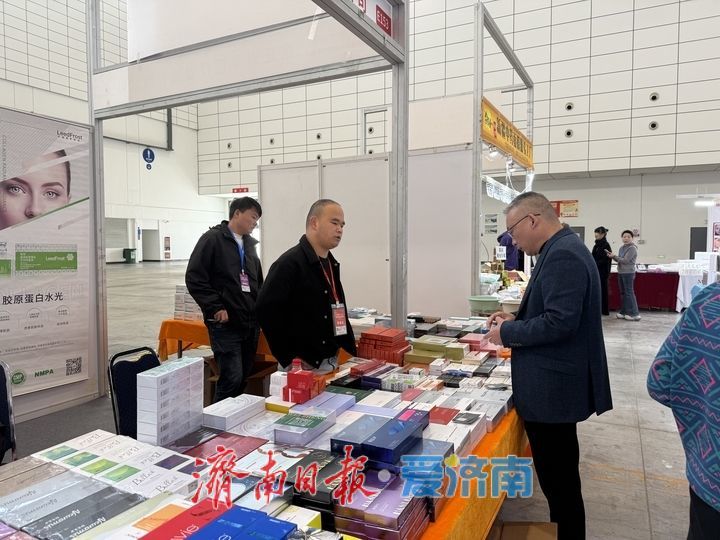 记者现场直击“美博会”：一场展会，何以撬动“美丽经济”