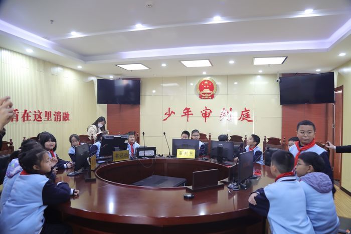 你拔节成长 我温暖护航