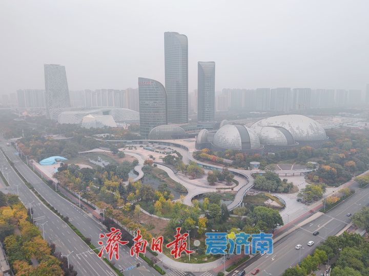 泉城浸水墨 云雾飘渺城山入画来