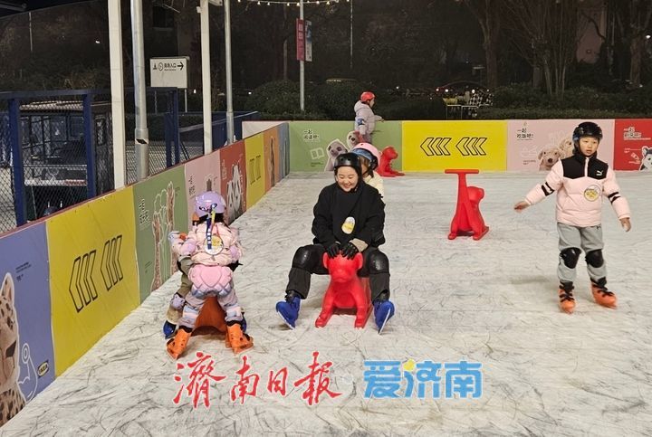 一年四季 泉在济南丨感受冰雪魅力，体验滑冰乐趣