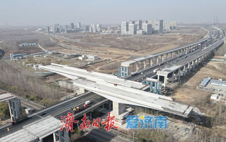 冲刺年底建成通车，京台高速跨京沪三、四号线转体桥主体浇筑完成