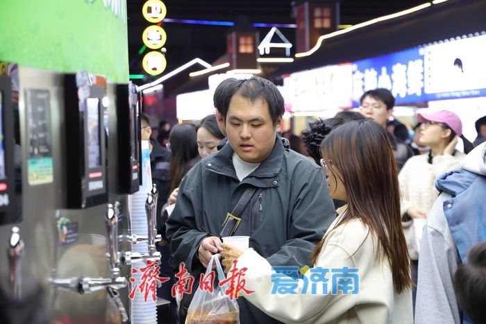 一年四季 泉在济南丨气温回暖烟火升腾，新潮业态点亮泉城夜生活