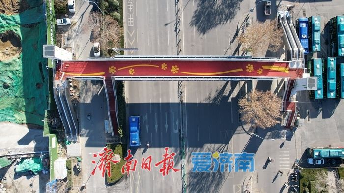 济南济泺路过街天桥进入收尾阶段 即将全面投用