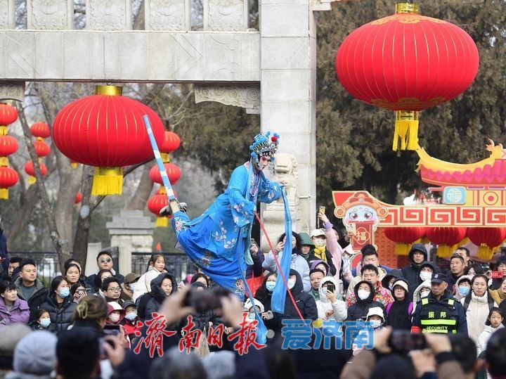千佛山上人从众，传统民俗闹元宵