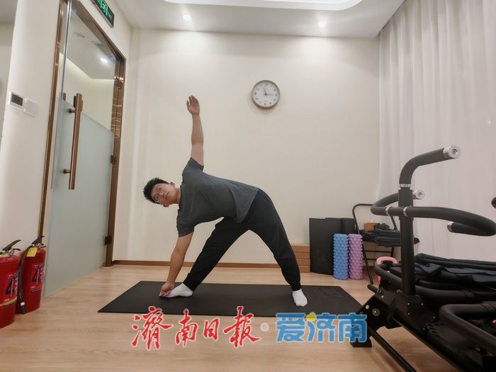 寒冬不“猫冬”：瑜伽教练助力泉城市民健康过冬