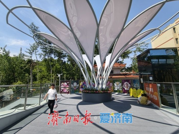 “五一” 游园更安心，济南百花公园过街天桥便民畅行