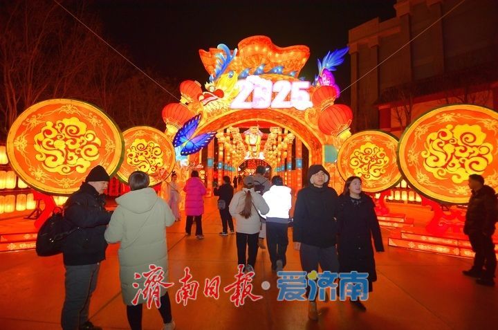 “泉”在济南过大年｜赏方特新春灯会 感受国风浪漫