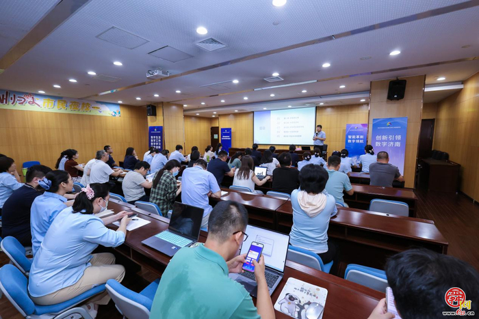 2025年济南市全民数字素养与技能提升月活动走进市图书馆