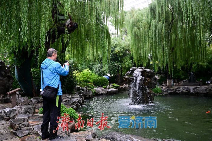 一年四季 泉在济南丨月牙飞瀑映秋色，清泉石上流