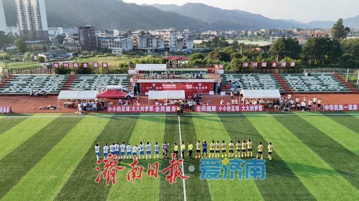 “村超”全国赛2:2战平河北复兴队 朱家庄村足球队首战得1分