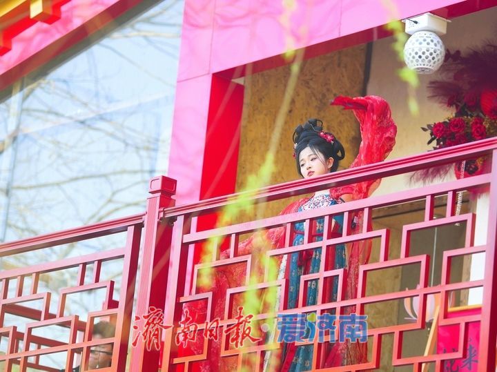 芳菲三月，“空中花园”扮靓济南老街