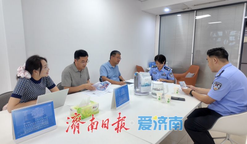 济南首个外国人来华工作、居留许可一站办结窗口启用