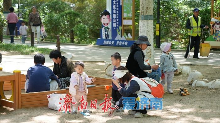 无动力乐园成春日“遛娃”热门选择 在自然中亲子互动