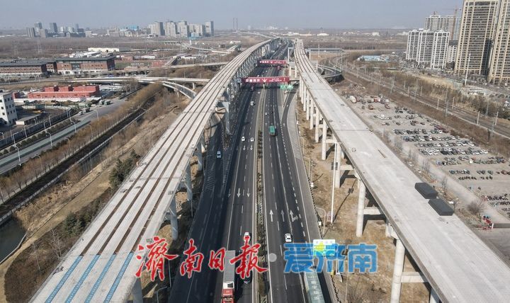 泉城年味气氛组已就位，是“蛇”候过年啦！