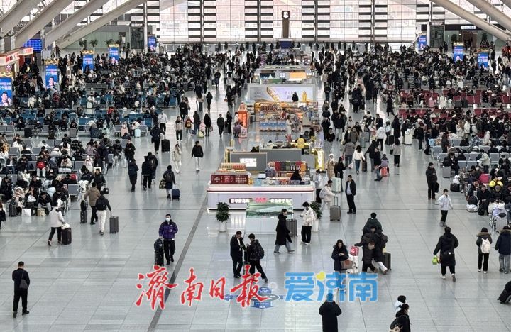 2026年铁路春运首日火车票开售