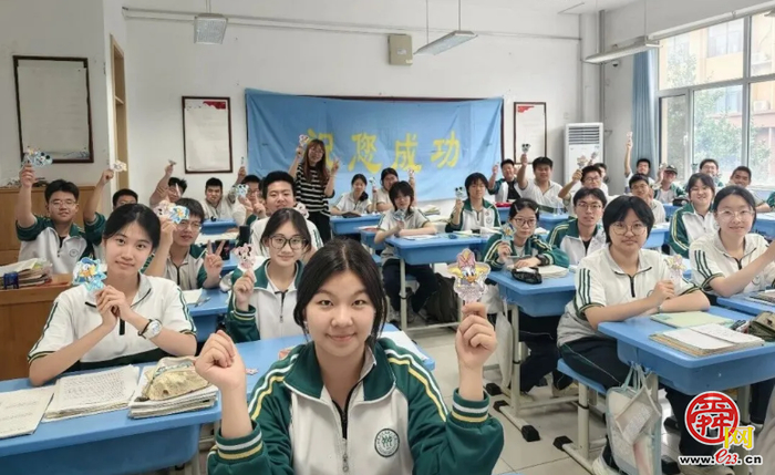 比了个耶，我们就毕业啦！
