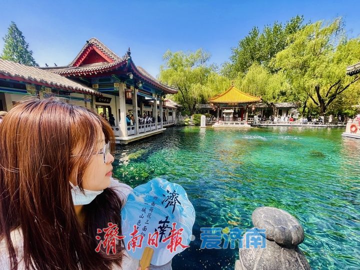 一年四季 泉在济南丨谷雨时节春将尽 趵突泉畔客流涌