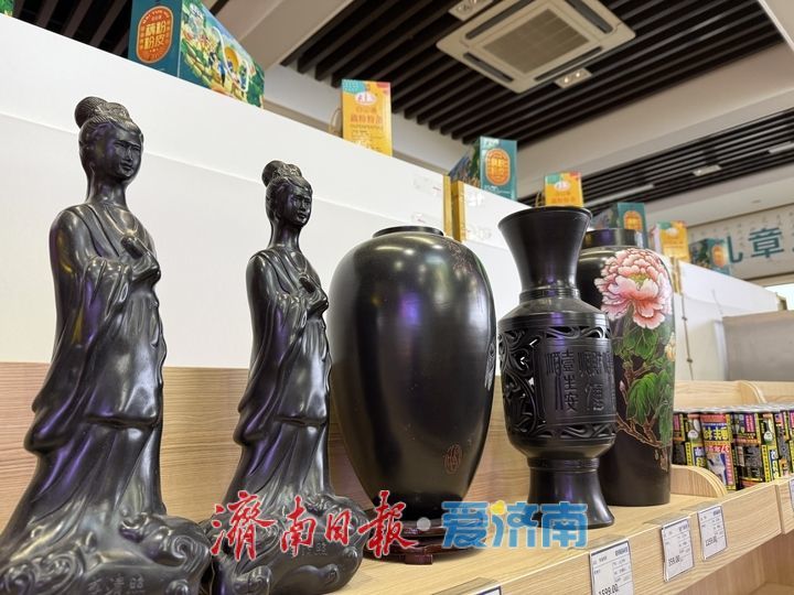 从“歇歇脚”的服务区到“买买买”的会客厅 “过路经济”因何而“火”