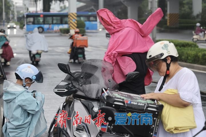 台风携雨到访济南 高温退场凉意来袭