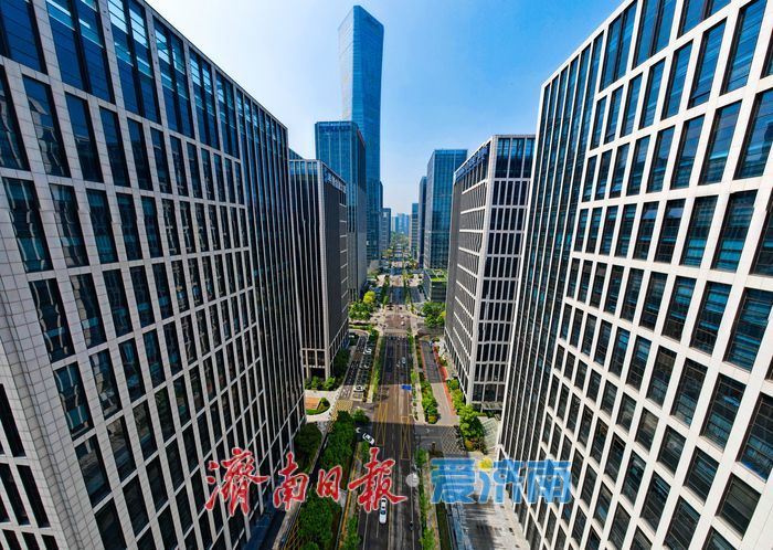 楼宇为框 春色入画