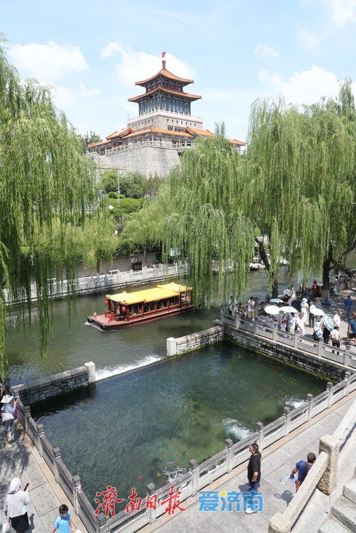 一年四季 泉在济南丨黑虎泉畔人潮涌 虎头喷玉引客来