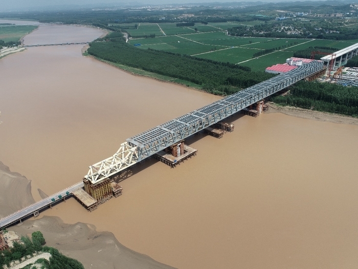 在“千层蛋糕”里捅“马蜂窝” 建邦聊泰黄河公铁大桥这样建成