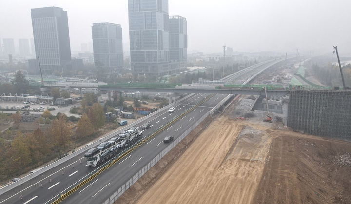 项目强省会｜邢村立交桥新建道路已双向通行，济南绕城高速小许家至港沟段改扩建施工进入新阶段