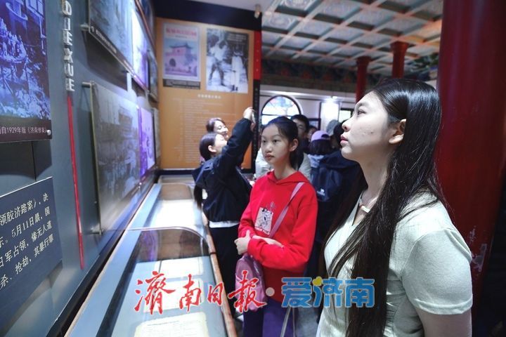 济南各界缅怀先烈，全市鸣放防空警报