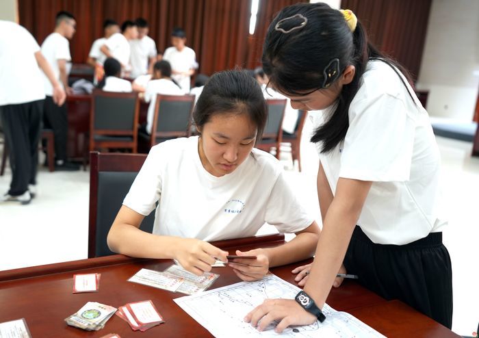 “爱我国防”军事体验活动第三期第二日纪实： 沙场砺兵淬火青春 实战锤炼强国担当