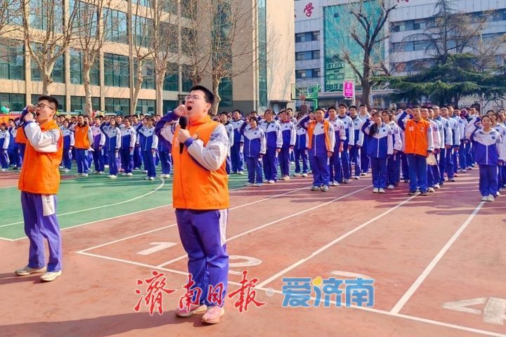 高考倒计时 高三学生开启全力冲刺模式