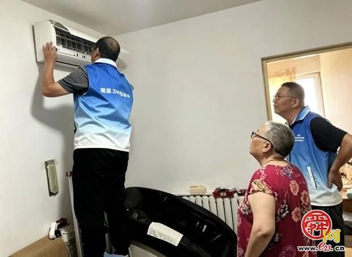 顺安社区有群“温暖小哥”  随叫随到帮残疾人邻居“搭把手”