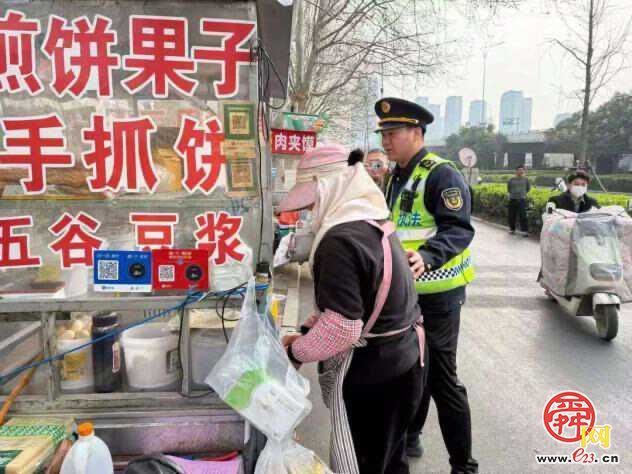 普法先行 规范经营 济南多部门开展“摊点规范治理·共建文明城市”普法宣传活动