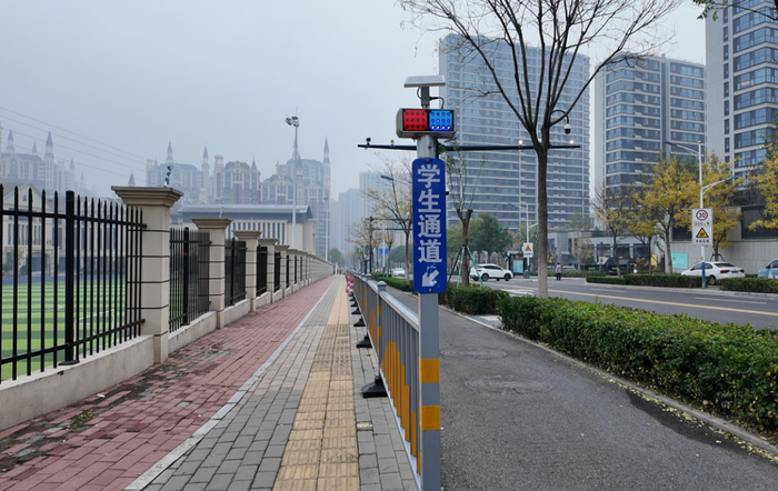 推广“学生六秒下车法” 济南交警筑牢校园“安全线”