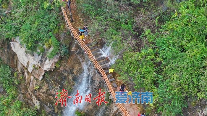 一年四季 泉在济南丨连绵秋雨终放晴 清宁森林小镇云雾缭绕引客来