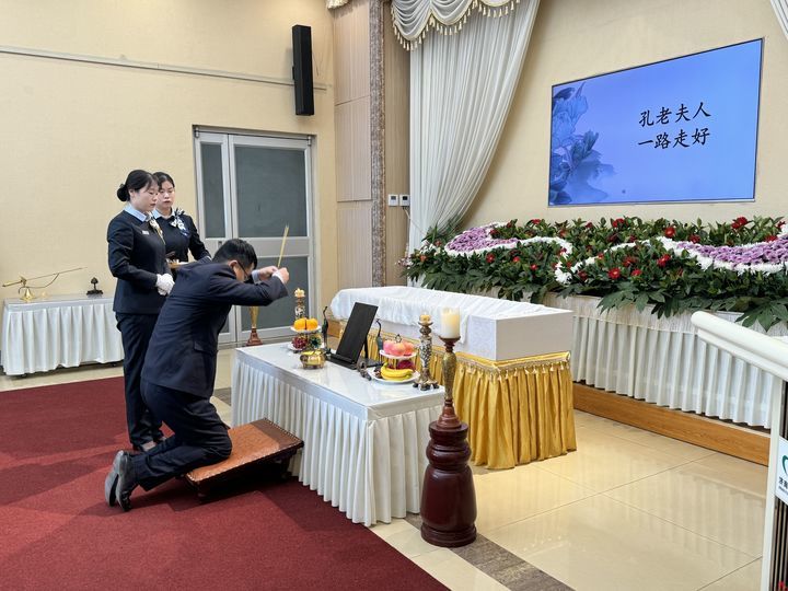 “殡仪馆开放日”社会各界代表走进济南市殡仪馆