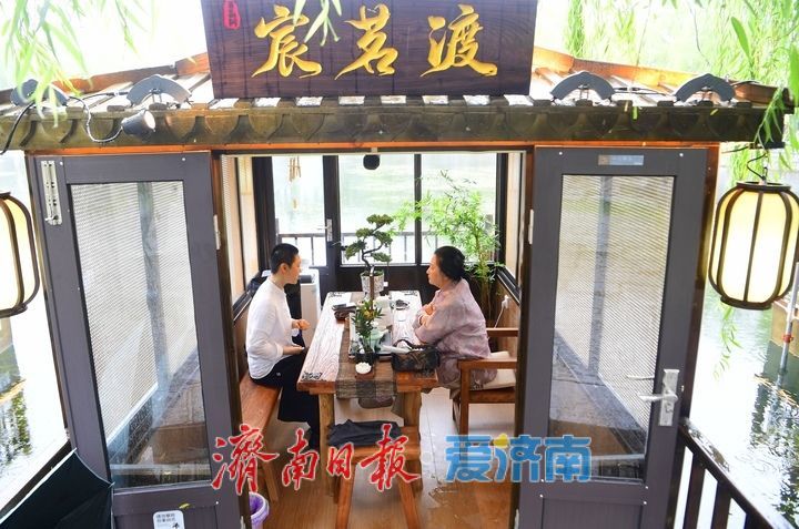 品茶观景、邂逅江南韵味，市民百花洲畔“尝鲜”仿古画舫