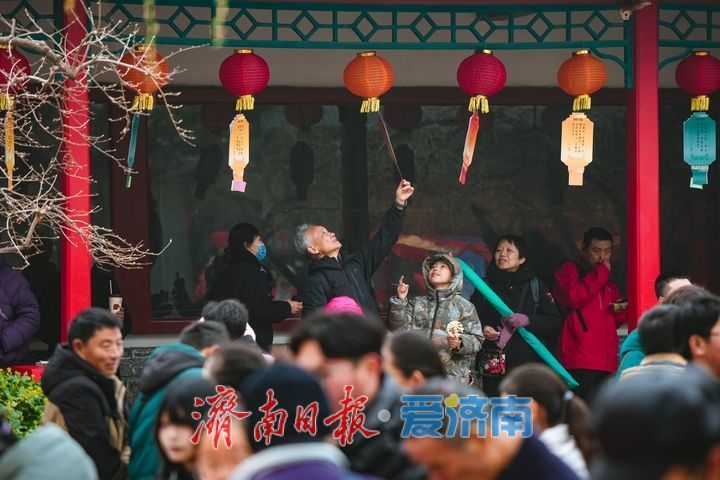 3000条灯谜挂满遐园，大明湖畔上演“元宵节国风秀”