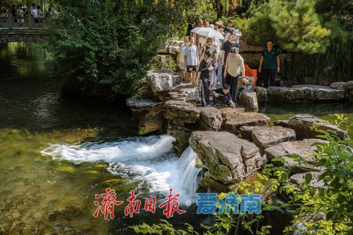 一年四季 泉在济南丨趵突泉水位攀升至28.92米，景区瀑布景点成为新打卡亮点