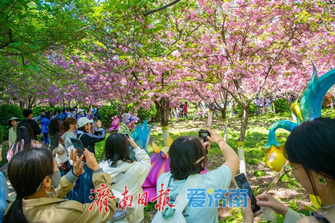 天下第一泉风景区清明假期人气爆棚，千年泉韵绽风华