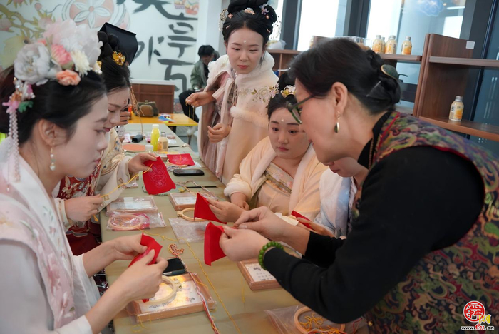 沉浸风雅宋，致敬“她”力量 如梦令迎来众多女性游客共赴宋风雅约