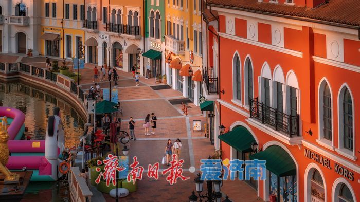 百联奥特莱斯广场，“水上威尼斯”梦幻水景令人沉醉