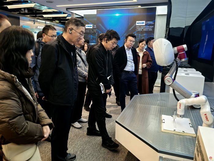 沉浸式感受城市“韧性”指数！数字体验官现场体验济南城市安全运行数字化建设