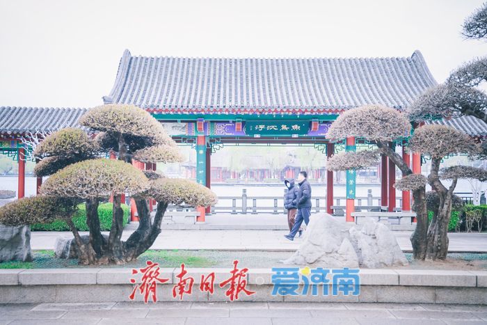 雨霁天青染明湖 泉城春韵入画来