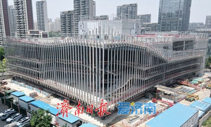 济南中央商务区艺术剧院项目外立面玻璃幕墙安装正式启动