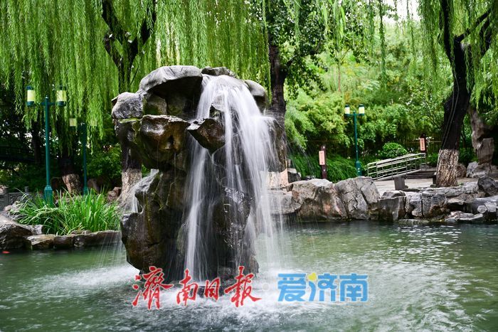 一年四季 泉在济南丨月牙飞瀑映秋色，清泉石上流