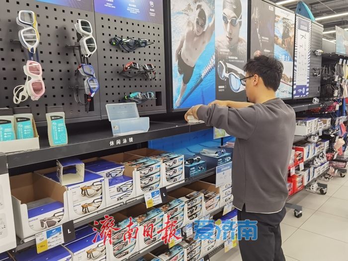 30℃+气温带动水上消费热，游泳装备市场销量增长明显