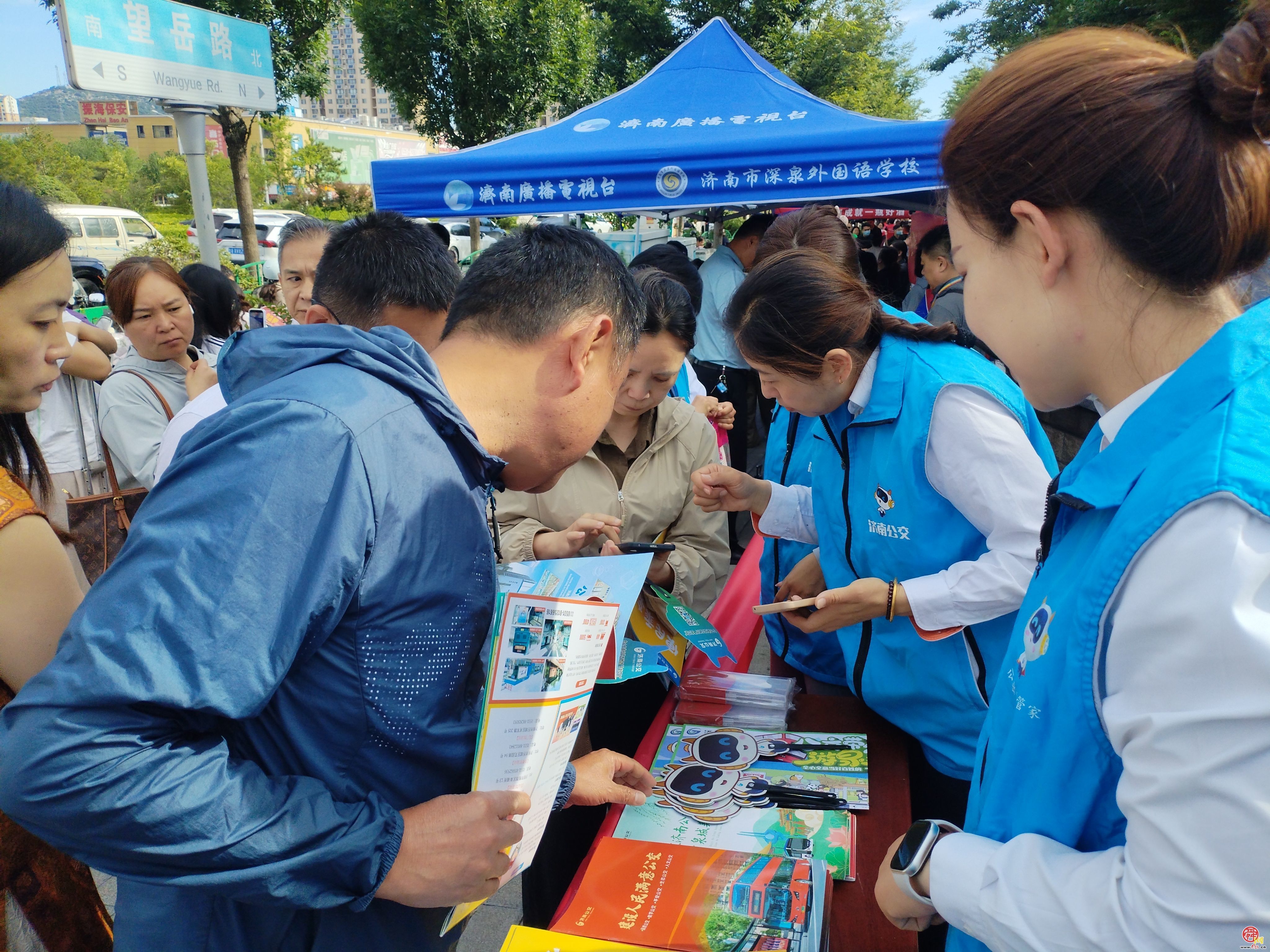 暖心护航高考路 公交相伴逐梦行