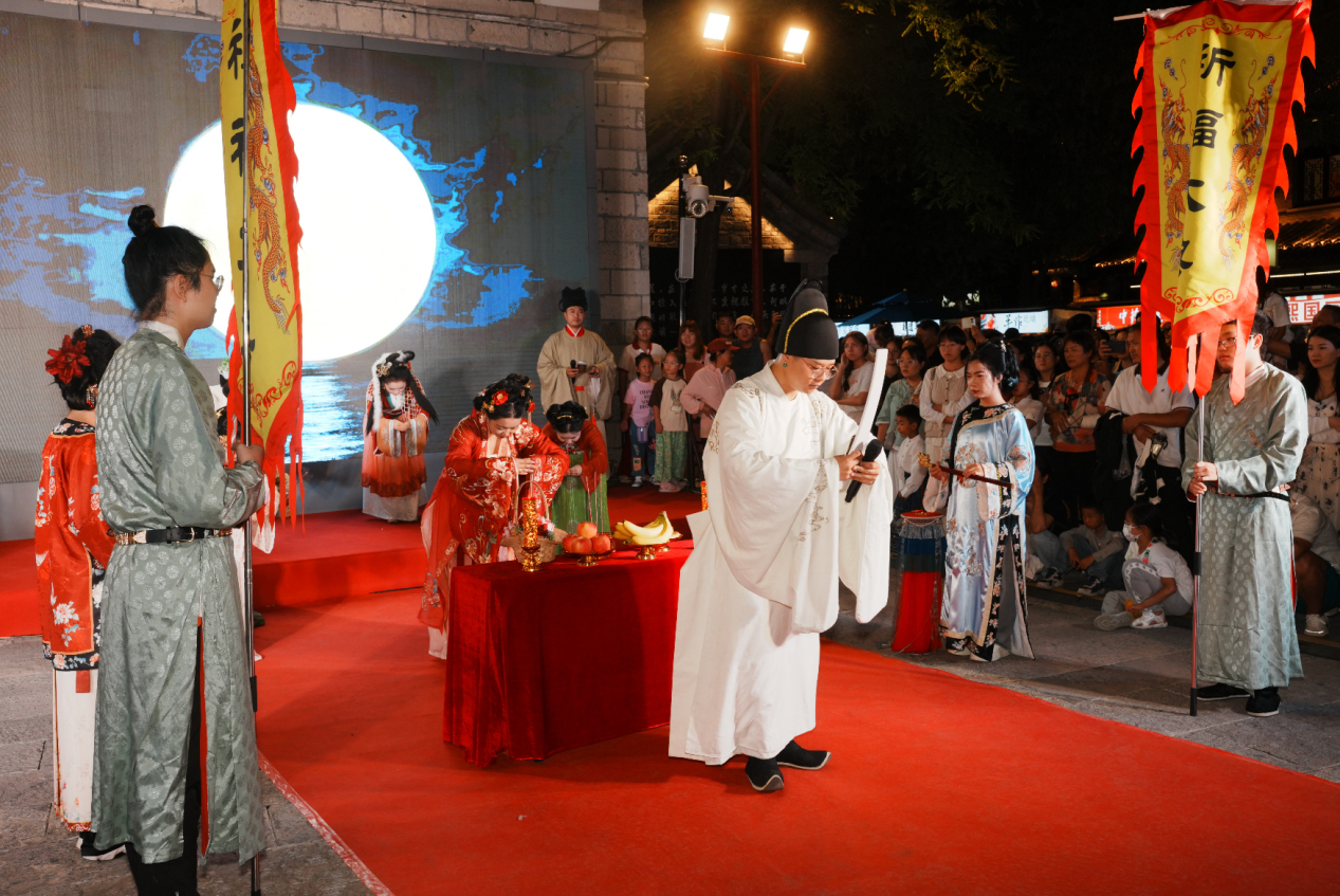 泉韵中秋，共赏古城魅力——济南古城举办“月满今夕·泉韵御街”群众文化活动 