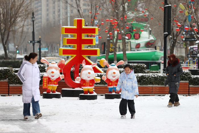 纷扬春雪润泉城 雪打花灯兆丰年