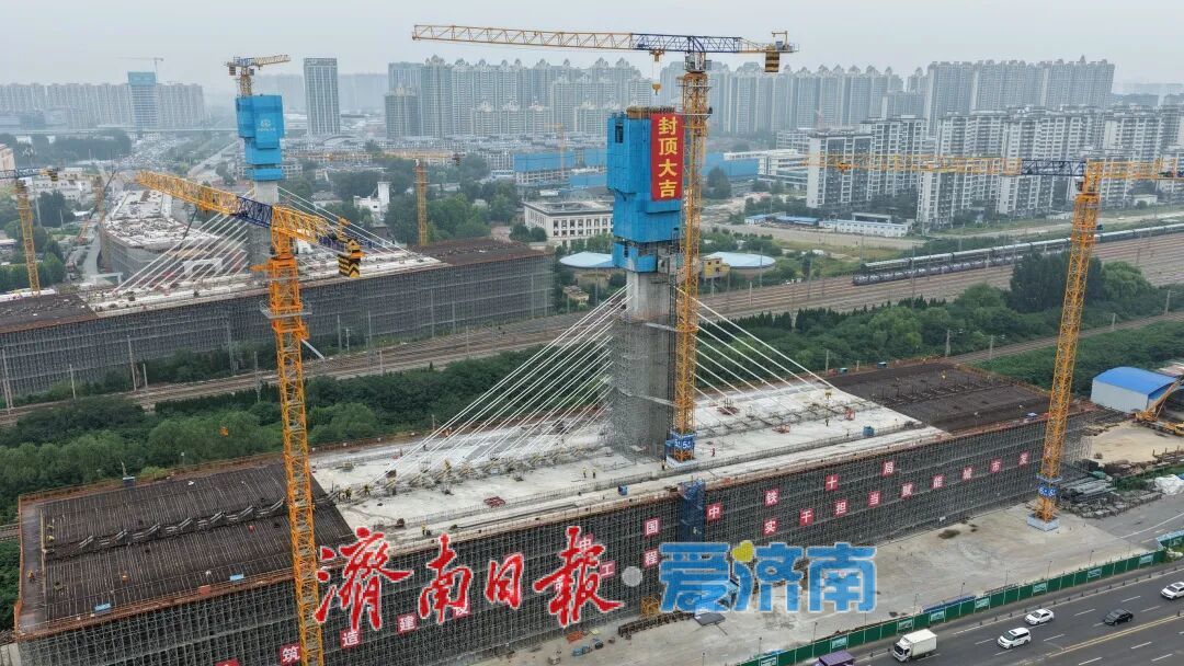 项目强省会｜“转身”倒计时！开源路转体斜拉桥主塔顺利封顶